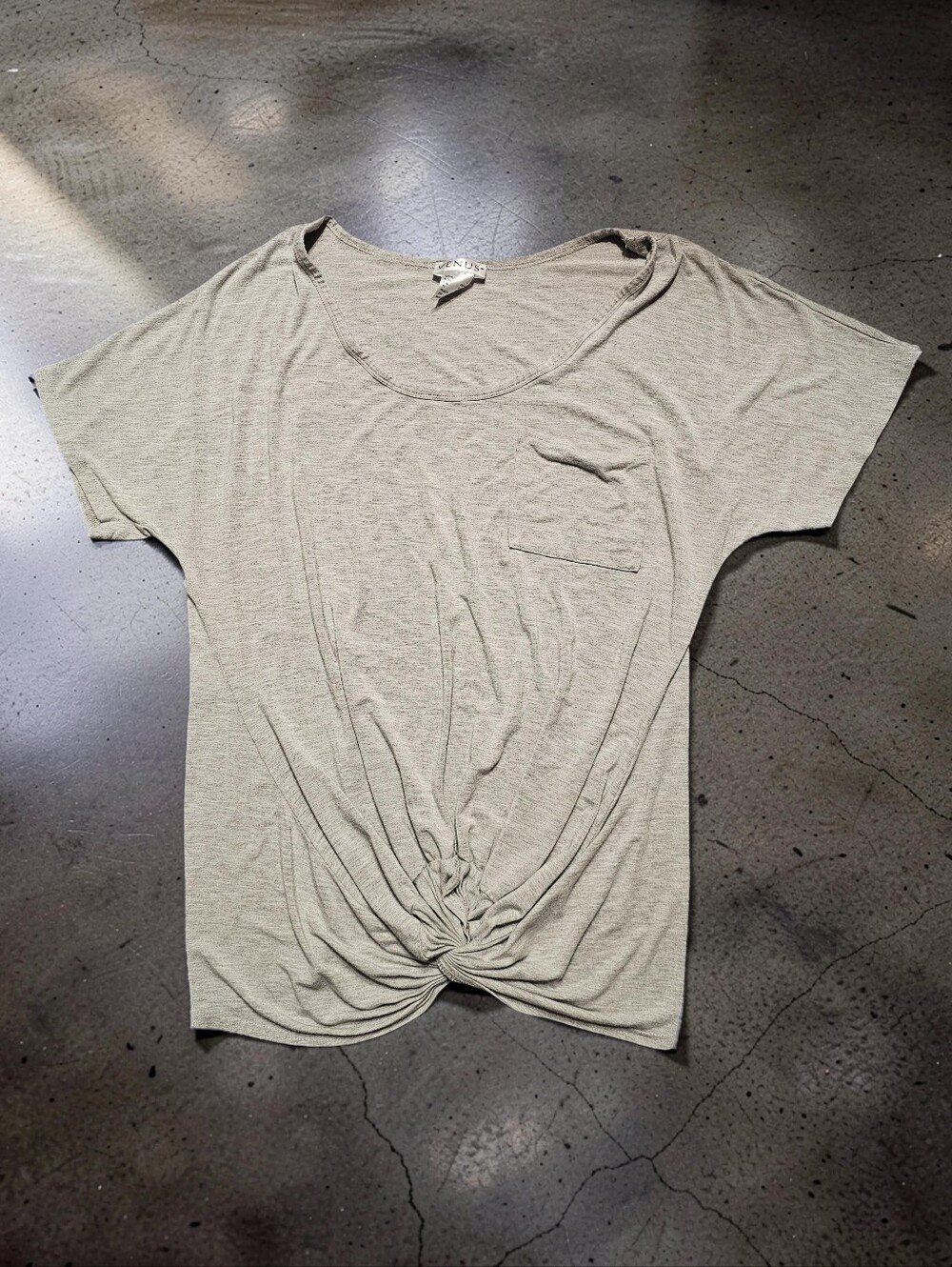 VENUS Light Gray Twist-Front Pocket Tee. Size LG. Excellent Condition!
